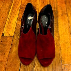 Elie Tahari Peep Toe Ankle Bootie. Size 38. Black and Burgandy.